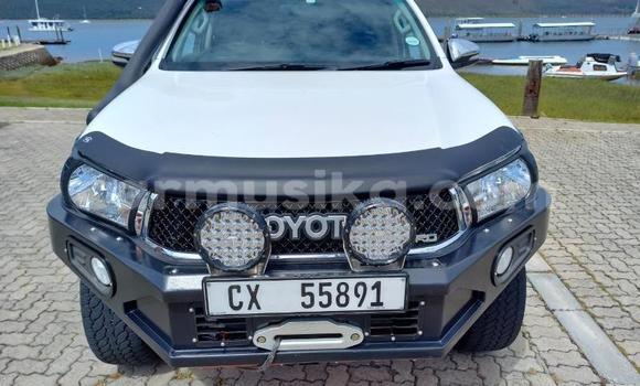 Acheter Occasion Voiture Toyota Hilux Blanc à Beitbridge, Matabeleland South Acheter Occasion Voiture Toyota Hilux Blanc à Beitbridge, Matabeleland South