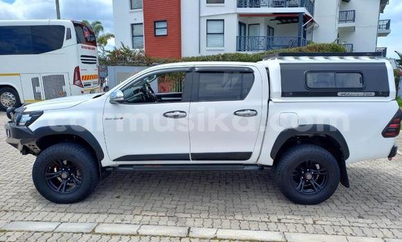 Acheter Occasion Voiture Toyota Hilux Blanc à Beitbridge, Matabeleland South Acheter Occasion Voiture Toyota Hilux Blanc à Beitbridge, Matabeleland South
