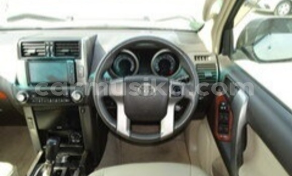 Nunua Ilio tumika Toyota Land Cruiser Nyeupe Gari ndani ya Beitbridge nchini Matabeleland Kusini Nunua Ilio tumika Toyota Land Cruiser Nyeupe Gari ndani ya Beitbridge nchini Matabeleland Kusini