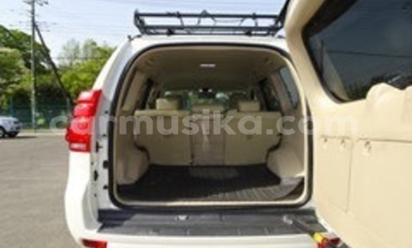 Nunua Ilio tumika Toyota Land Cruiser Nyeupe Gari ndani ya Beitbridge nchini Matabeleland Kusini Nunua Ilio tumika Toyota Land Cruiser Nyeupe Gari ndani ya Beitbridge nchini Matabeleland Kusini