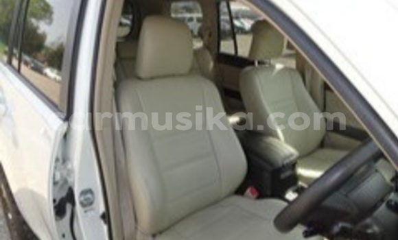 Nunua Ilio tumika Toyota Land Cruiser Nyeupe Gari ndani ya Beitbridge nchini Matabeleland Kusini Nunua Ilio tumika Toyota Land Cruiser Nyeupe Gari ndani ya Beitbridge nchini Matabeleland Kusini