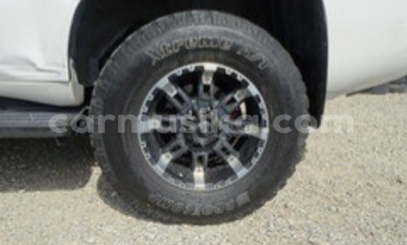 Nunua Ilio tumika Toyota Land Cruiser Nyeupe Gari ndani ya Beitbridge nchini Matabeleland Kusini Nunua Ilio tumika Toyota Land Cruiser Nyeupe Gari ndani ya Beitbridge nchini Matabeleland Kusini