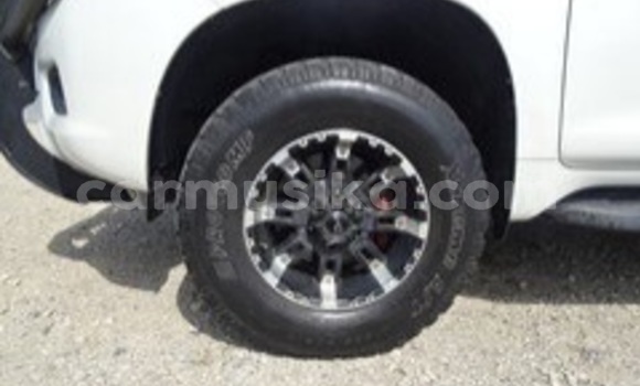 Nunua Ilio tumika Toyota Land Cruiser Nyeupe Gari ndani ya Beitbridge nchini Matabeleland Kusini Nunua Ilio tumika Toyota Land Cruiser Nyeupe Gari ndani ya Beitbridge nchini Matabeleland Kusini