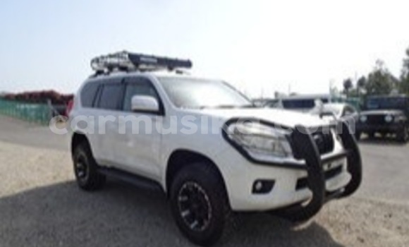 Nunua Ilio tumika Toyota Land Cruiser Nyeupe Gari ndani ya Beitbridge nchini Matabeleland Kusini Nunua Ilio tumika Toyota Land Cruiser Nyeupe Gari ndani ya Beitbridge nchini Matabeleland Kusini