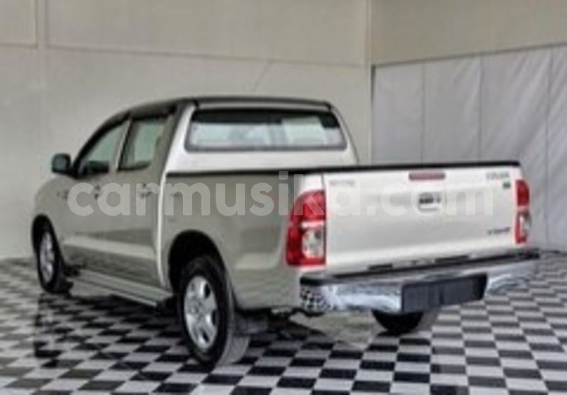 Big with watermark toyota hilux matabeleland south beitbridge 32854