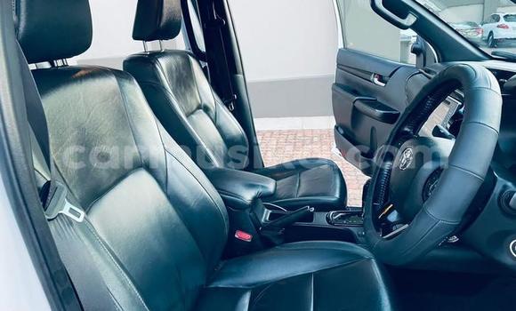 Acheter Occasion Voiture Toyota Hilux Blanc à Beitbridge, Matabeleland South Acheter Occasion Voiture Toyota Hilux Blanc à Beitbridge, Matabeleland South