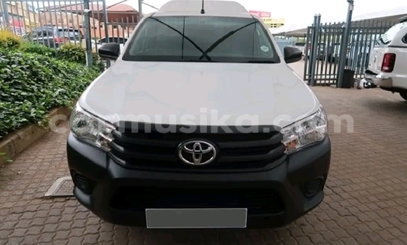 Buy Used Toyota Hilux Silver Car in Beitbridge in Matabeleland South Buy Used Toyota Hilux Silver Car in Beitbridge in Matabeleland South