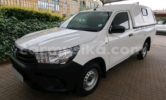 Buy Used Toyota Hilux Silver Car in Beitbridge in Matabeleland South Buy Used Toyota Hilux Silver Car in Beitbridge in Matabeleland South