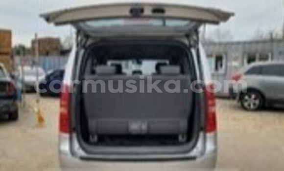 Acheter Occasion Voiture Hyundai H1 Gris à Beitbridge, Matabeleland South Acheter Occasion Voiture Hyundai H1 Gris à Beitbridge, Matabeleland South