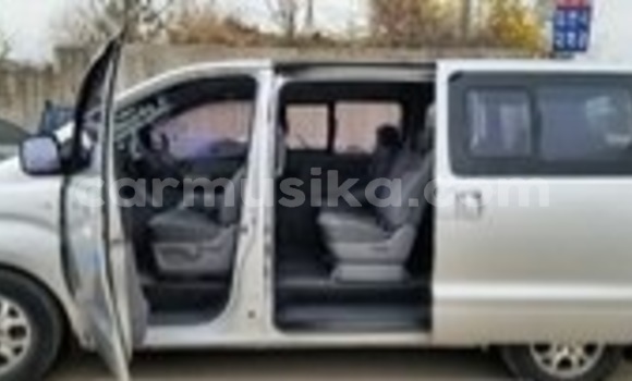 Acheter Occasion Voiture Hyundai H1 Gris à Beitbridge, Matabeleland South Acheter Occasion Voiture Hyundai H1 Gris à Beitbridge, Matabeleland South