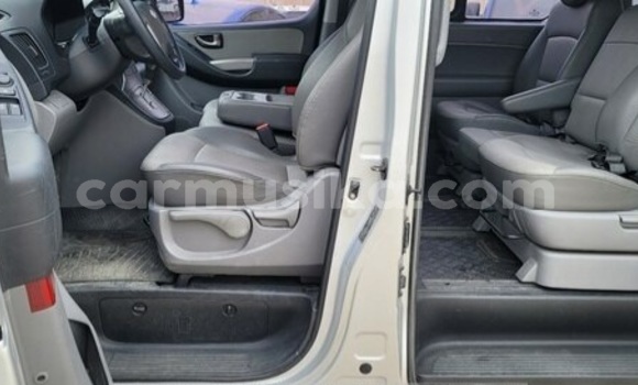 Acheter Occasion Voiture Hyundai H1 Gris à Beitbridge, Matabeleland South Acheter Occasion Voiture Hyundai H1 Gris à Beitbridge, Matabeleland South