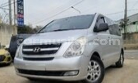 Acheter Occasion Voiture Hyundai H1 Gris à Beitbridge, Matabeleland South Acheter Occasion Voiture Hyundai H1 Gris à Beitbridge, Matabeleland South