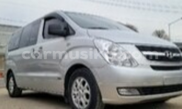 Acheter Occasion Voiture Hyundai H1 Gris à Beitbridge, Matabeleland South Acheter Occasion Voiture Hyundai H1 Gris à Beitbridge, Matabeleland South