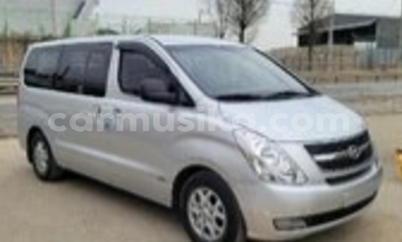 Acheter Occasion Voiture Hyundai H1 Gris à Beitbridge, Matabeleland South Acheter Occasion Voiture Hyundai H1 Gris à Beitbridge, Matabeleland South