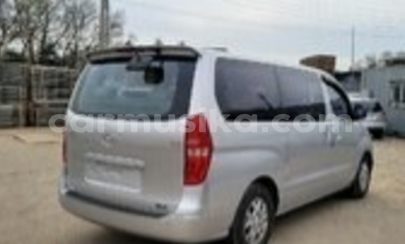 Acheter Occasion Voiture Hyundai H1 Gris à Beitbridge, Matabeleland South Acheter Occasion Voiture Hyundai H1 Gris à Beitbridge, Matabeleland South