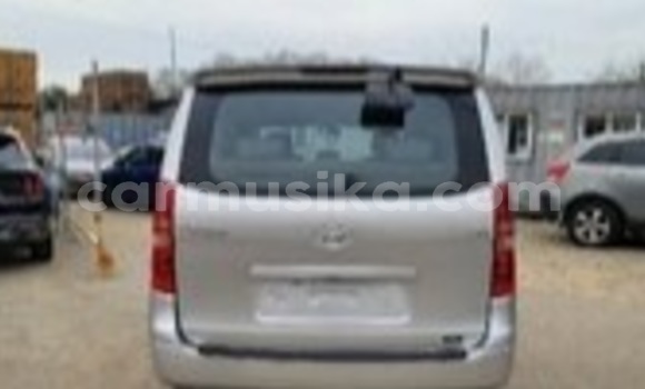 Acheter Occasion Voiture Hyundai H1 Gris à Beitbridge, Matabeleland South Acheter Occasion Voiture Hyundai H1 Gris à Beitbridge, Matabeleland South