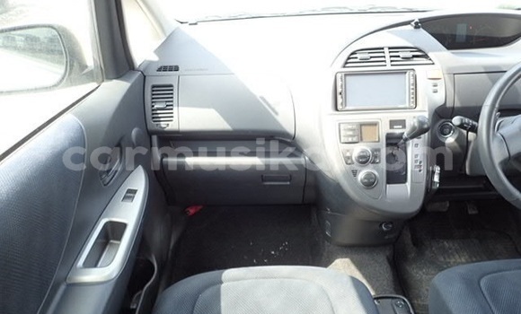 Acheter Occasion Voiture Toyota Ractis Gris à Beitbridge, Matabeleland South Acheter Occasion Voiture Toyota Ractis Gris à Beitbridge, Matabeleland South