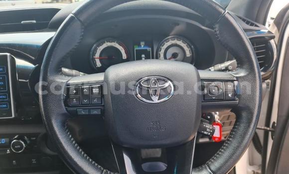 Acheter Occasion Voiture Toyota Hilux Blanc à Beitbridge, Matabeleland South Acheter Occasion Voiture Toyota Hilux Blanc à Beitbridge, Matabeleland South