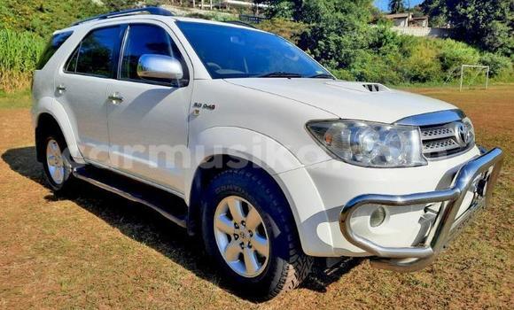 Buy Used Toyota Fortuner White Car in Beitbridge in Matabeleland South Buy Used Toyota Fortuner White Car in Beitbridge in Matabeleland South