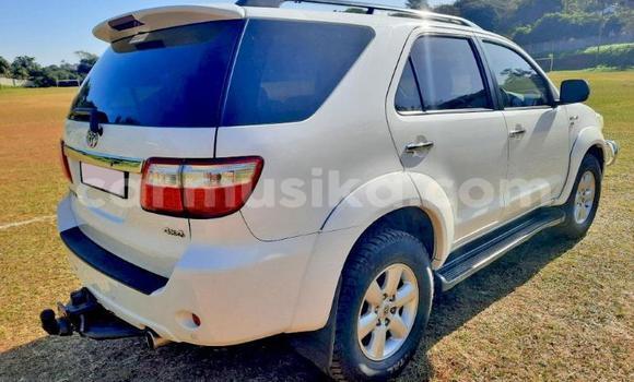 Buy Used Toyota Fortuner White Car in Beitbridge in Matabeleland South Buy Used Toyota Fortuner White Car in Beitbridge in Matabeleland South