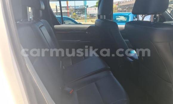 Buy Used Toyota Hilux White Car in Beitbridge in Matabeleland South Buy Used Toyota Hilux White Car in Beitbridge in Matabeleland South