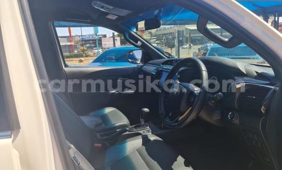 Buy Used Toyota Hilux White Car in Beitbridge in Matabeleland South Buy Used Toyota Hilux White Car in Beitbridge in Matabeleland South