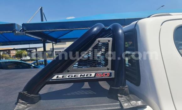 Buy Used Toyota Hilux White Car in Beitbridge in Matabeleland South Buy Used Toyota Hilux White Car in Beitbridge in Matabeleland South