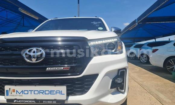 Buy Used Toyota Hilux White Car in Beitbridge in Matabeleland South Buy Used Toyota Hilux White Car in Beitbridge in Matabeleland South