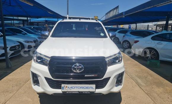Buy Used Toyota Hilux White Car in Beitbridge in Matabeleland South Buy Used Toyota Hilux White Car in Beitbridge in Matabeleland South