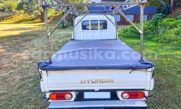 Acheter Occasion Utilitaire Hyundai H200 Blanc à Beitbridge, Matabeleland South Acheter Occasion Utilitaire Hyundai H200 Blanc à Beitbridge, Matabeleland South