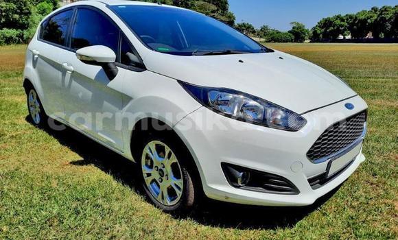 Nunua Ilio tumika Ford Fiesta Nyeupe Gari ndani ya Beitbridge nchini Matabeleland Kusini