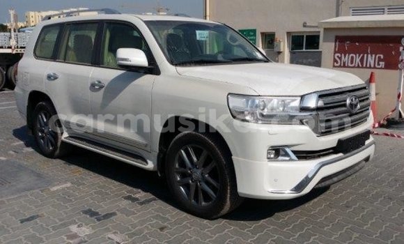 Buy Import Toyota Land Cruiser White Car in Import - Dubai in Harare Buy Import Toyota Land Cruiser White Car in Import - Dubai in Harare