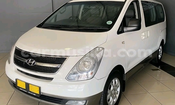 Buy Used Hyundai H1 White Car in Beitbridge in Matabeleland South Buy Used Hyundai H1 White Car in Beitbridge in Matabeleland South