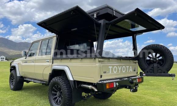 Buy Used Toyota Land Cruiser Beige Car in Beitbridge in Matabeleland South Buy Used Toyota Land Cruiser Beige Car in Beitbridge in Matabeleland South