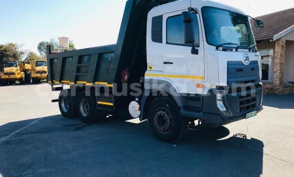 Tenga Tsaru Toyota Kluger Chena Mota in Beitbridge in Matabeleland South Tenga Tsaru Toyota Kluger Chena Mota in Beitbridge in Matabeleland South