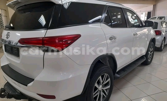 Buy Used Toyota Fortuner White Car in Beitbridge in Matabeleland South Buy Used Toyota Fortuner White Car in Beitbridge in Matabeleland South