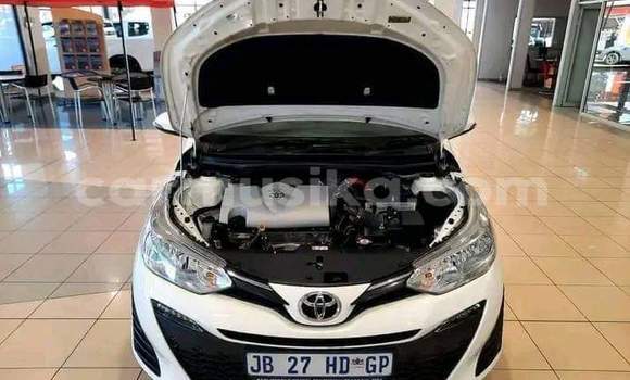 Nunua Ilio tumika Toyota Yaris Fedha Gari ndani ya Beitbridge nchini Matabeleland Kusini Nunua Ilio tumika Toyota Yaris Fedha Gari ndani ya Beitbridge nchini Matabeleland Kusini