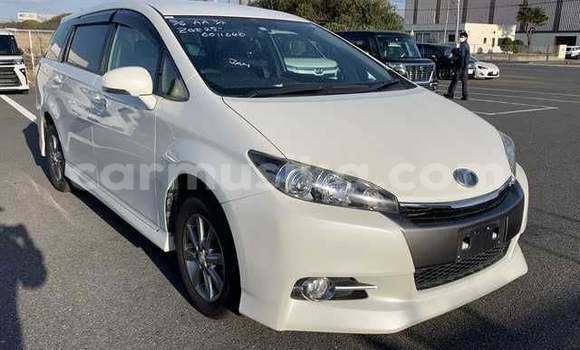 Buy Used Toyota Wish White Car in Beitbridge in Matabeleland South