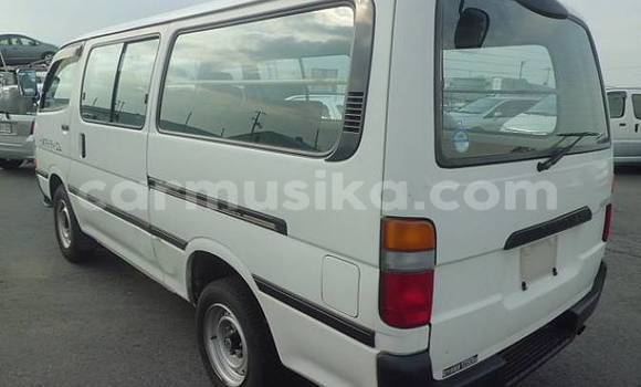 Buy Used Toyota Hiace White Car in Beitbridge in Matabeleland South Buy Used Toyota Hiace White Car in Beitbridge in Matabeleland South