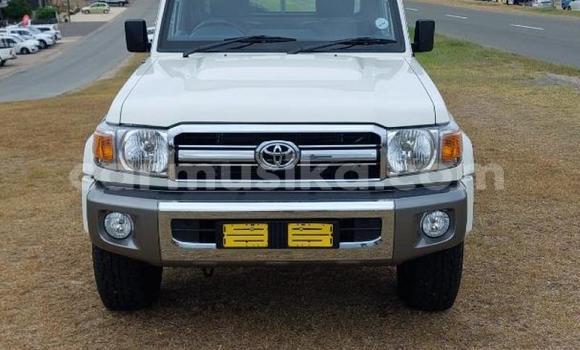 Buy Used Toyota Land Cruiser White Car in Beitbridge in Matabeleland South Buy Used Toyota Land Cruiser White Car in Beitbridge in Matabeleland South