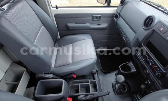 Buy Used Toyota Land Cruiser White Car in Beitbridge in Matabeleland South Buy Used Toyota Land Cruiser White Car in Beitbridge in Matabeleland South