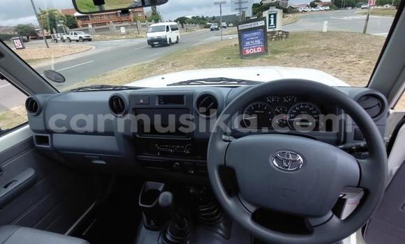 Buy Used Toyota Land Cruiser White Car in Beitbridge in Matabeleland South Buy Used Toyota Land Cruiser White Car in Beitbridge in Matabeleland South
