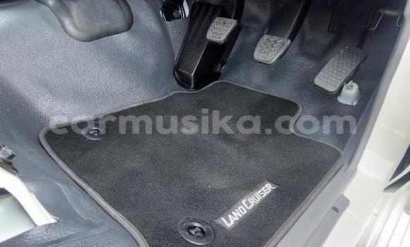 Buy Used Toyota Land Cruiser White Car in Beitbridge in Matabeleland South Buy Used Toyota Land Cruiser White Car in Beitbridge in Matabeleland South