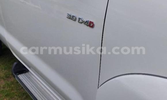 Nunua Ilio tumika Toyota Hilux Nyeupe Gari ndani ya Beitbridge nchini Matabeleland Kusini Nunua Ilio tumika Toyota Hilux Nyeupe Gari ndani ya Beitbridge nchini Matabeleland Kusini