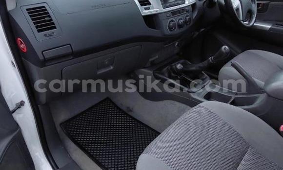 Nunua Ilio tumika Toyota Hilux Nyeupe Gari ndani ya Beitbridge nchini Matabeleland Kusini Nunua Ilio tumika Toyota Hilux Nyeupe Gari ndani ya Beitbridge nchini Matabeleland Kusini