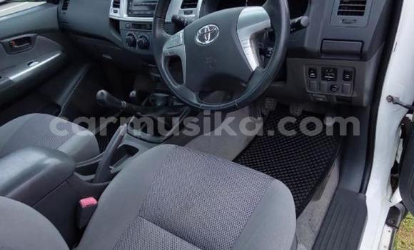 Nunua Ilio tumika Toyota Hilux Nyeupe Gari ndani ya Beitbridge nchini Matabeleland Kusini Nunua Ilio tumika Toyota Hilux Nyeupe Gari ndani ya Beitbridge nchini Matabeleland Kusini
