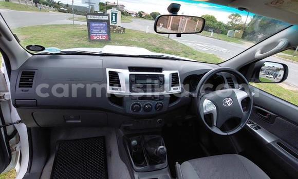 Nunua Ilio tumika Toyota Hilux Nyeupe Gari ndani ya Beitbridge nchini Matabeleland Kusini Nunua Ilio tumika Toyota Hilux Nyeupe Gari ndani ya Beitbridge nchini Matabeleland Kusini