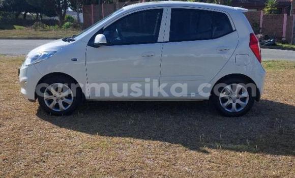 Tenga Tsaru Hyundai i10 Chena Mota in Beitbridge in Matabeleland South Tenga Tsaru Hyundai i10 Chena Mota in Beitbridge in Matabeleland South