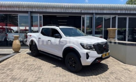 Acheter Occasion Voiture Nissan Navara Blanc à Beitbridge, Matabeleland South Acheter Occasion Voiture Nissan Navara Blanc à Beitbridge, Matabeleland South