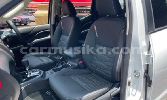 Acheter Occasion Voiture Nissan Navara Blanc à Beitbridge, Matabeleland South Acheter Occasion Voiture Nissan Navara Blanc à Beitbridge, Matabeleland South